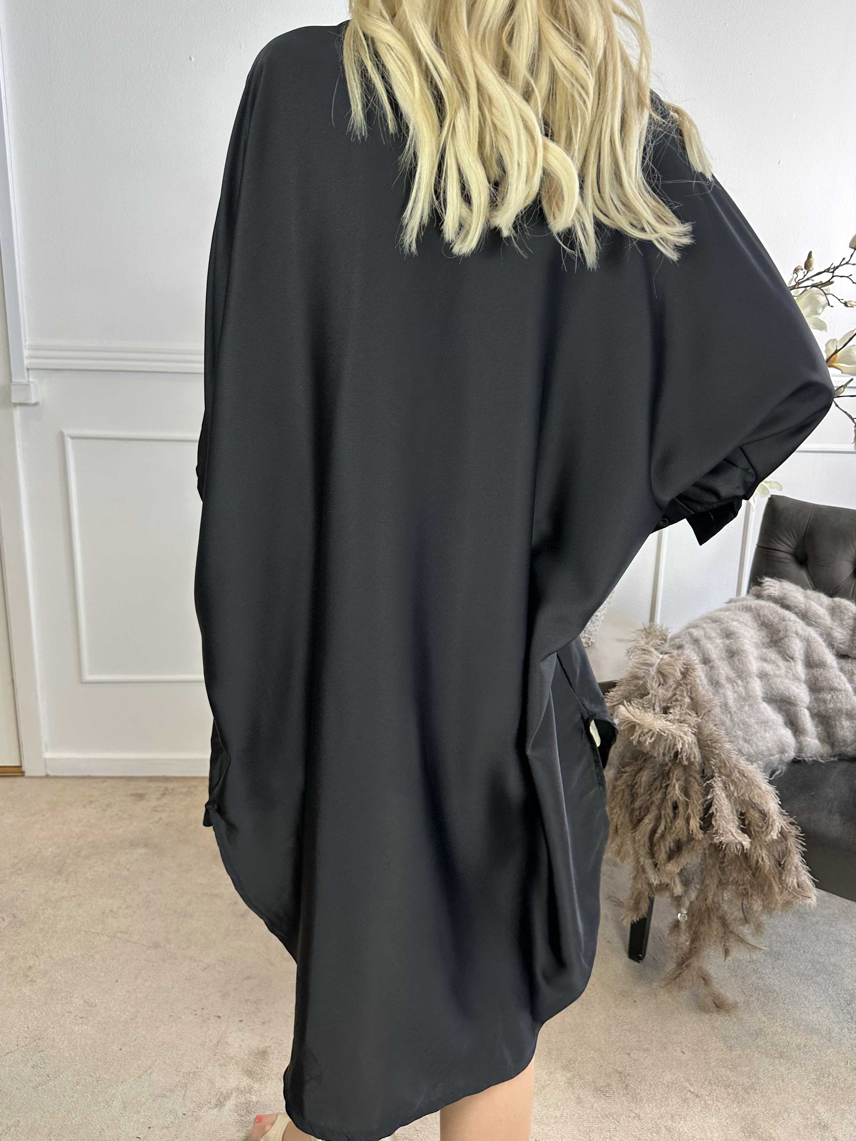 Anja - Skjorta i sidenlook med fladdermusärmar